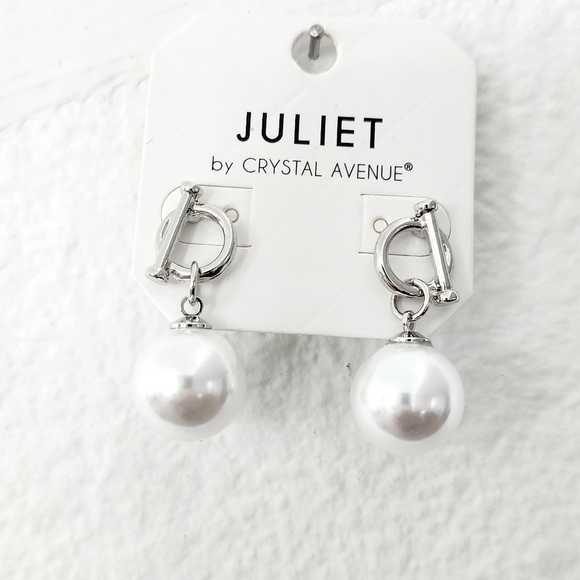 Juliet by Crystal Avenue Hanging Pearl Earring Silver - Picture 2 of 4